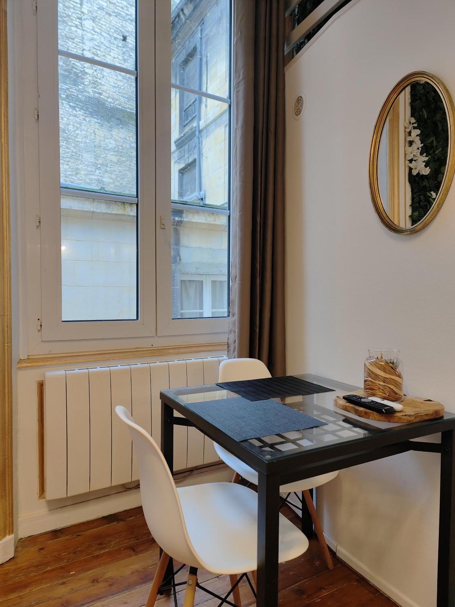 Ferienwohnung Studio Lumineux Et Fleuri Idealement Situe Caen Exterior foto